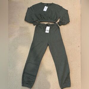 Zara long sleeve sweatsuit 
Size: S